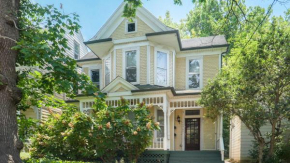 Tranquil Retreat amidst Clifton & Crescent Hill's Vibrant Energy
